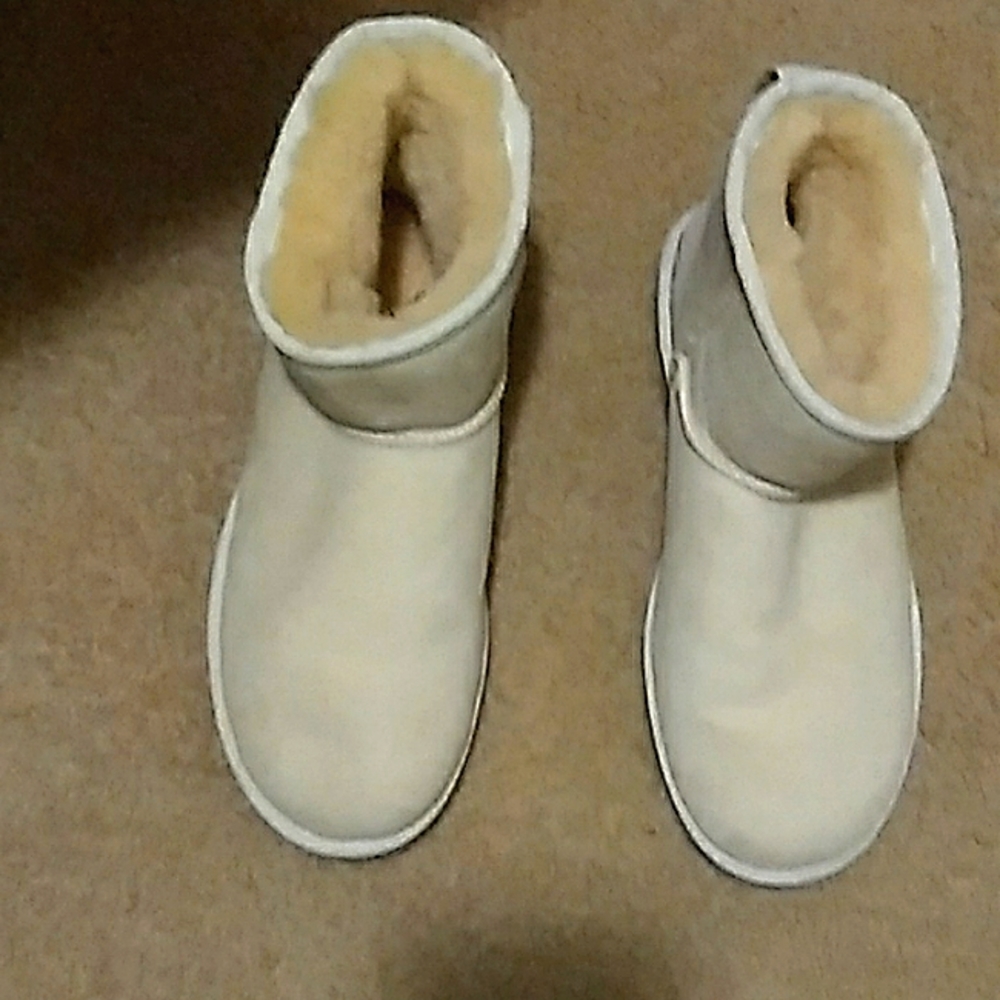 UGG Australia white winter boots Size: 9